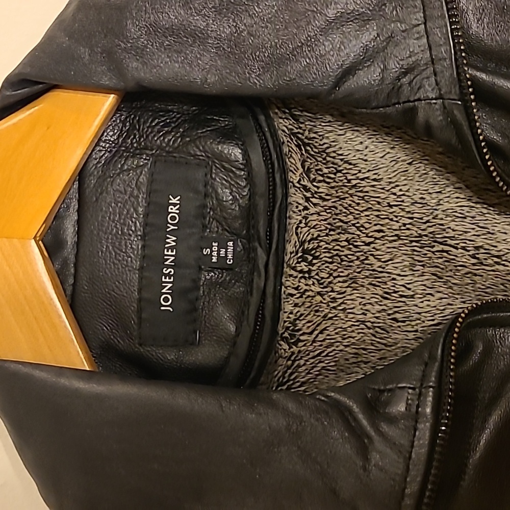 Leather jacket - Picture 2 of 4